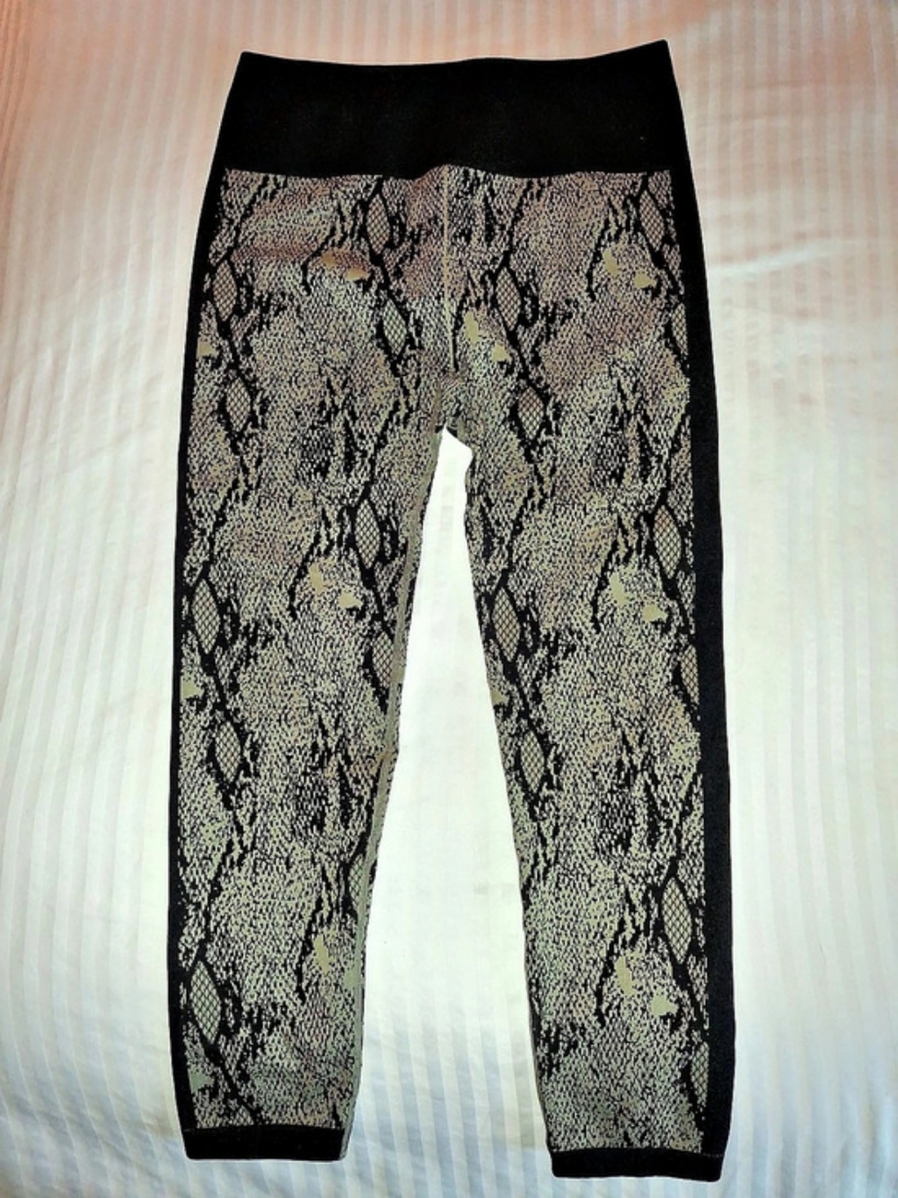 Fabletics High-Waisted Seamless Snakeskin Print Legging Size XL